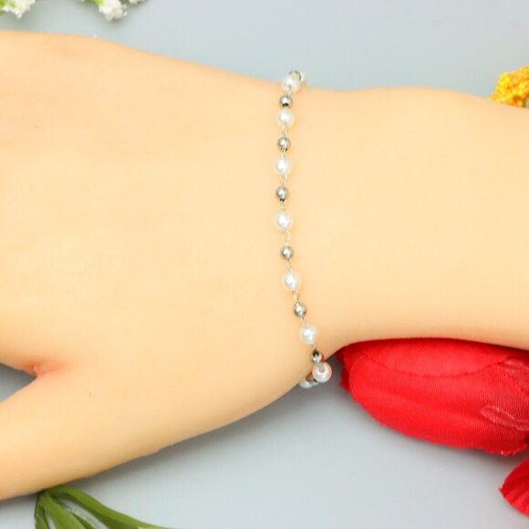 "Elegant & Trendy Bracelet, A Perfect Gift for Women, Thoughtful, EVCH1161 - Picture 1 of 8